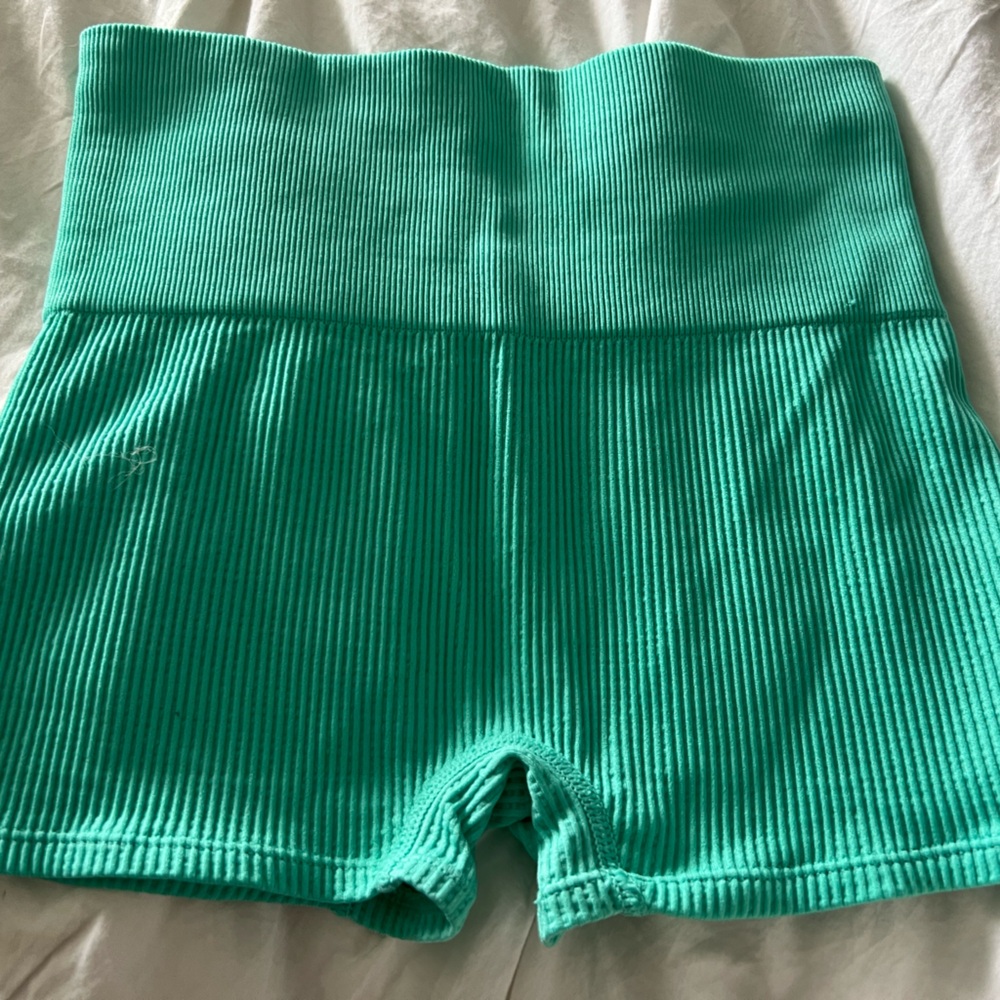 Colsie High Waist Ribbed Shorts in Mint